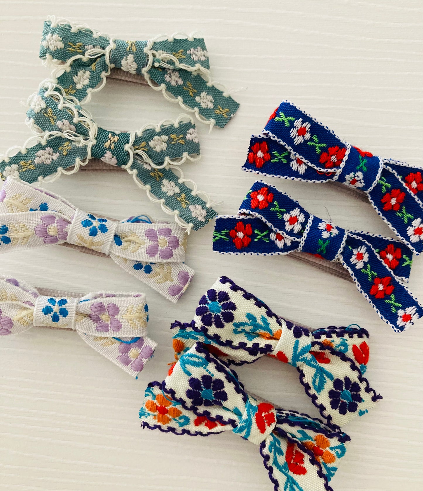 Moñas floreadas finas - Set por 2 unidades